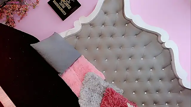 Sophia-Isabella online show from February 10, 2025, 7:49 pm