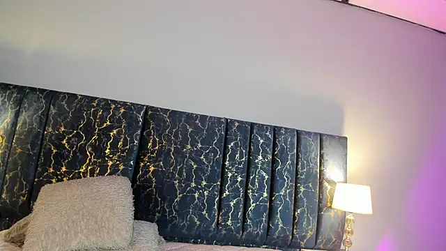 Sophia Lemos online show from September 15, 2025, 1:33 pm