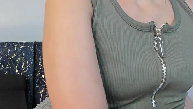 Sophia Lemos online show from October 24, 2025, 2:02 pm