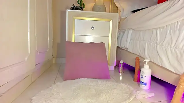 zoe sky  online show from February 15, 2025, 2:44 pm