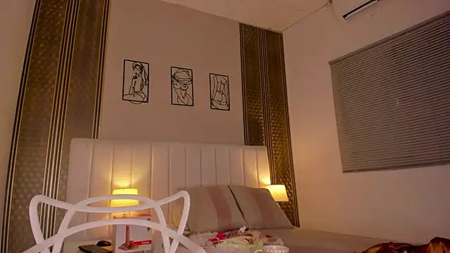 zoe sky  online show from April 6, 2026, 11:33 am