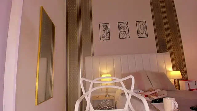 zoe sky  online show from April 21, 2026, 11:38 am