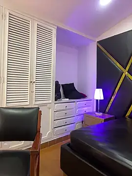 Adel Nesbiit online show from April 20, 2026, 7:48 pm