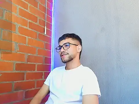 Leandro valenzuela online show from September 11, 2025, 8:53 pm