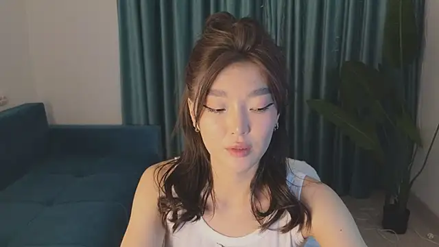 AudreyMell online show from March 22, 2025, 1:41 pm