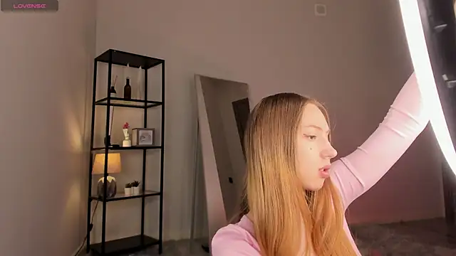 elfinvibes online show from September 18, 2025, 6:04 am