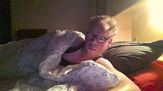 kinkyslet8 online show from September 29, 2025, 4:50 am