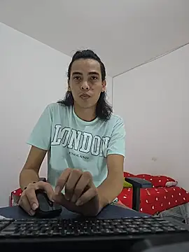 Snapshot of NickSull__ chatting on December 4, 2025, 10:29 pm NickSull online show from December 4, 2025, 10:29 pm