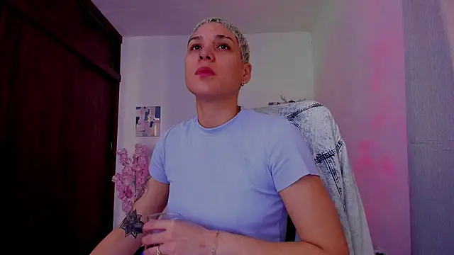 Charlee pink online show from September 26, 2025, 1:37 pm