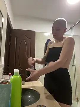 Charlee pink online show from April 12, 2026, 10:15 pm