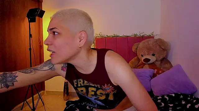 Charlee pink online show from April 21, 2026, 7:28 pm