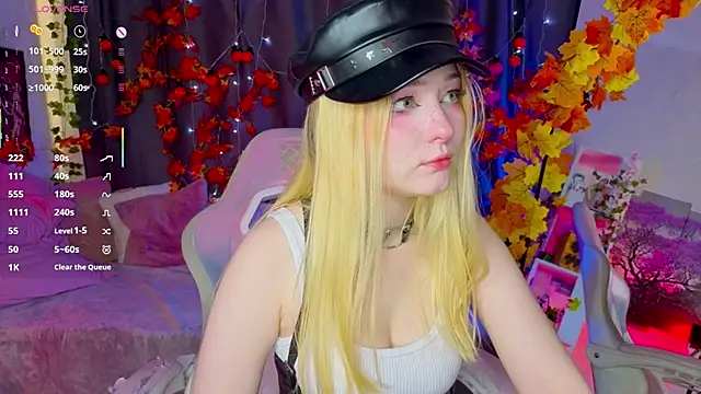 ElswythCovil online show from October 22, 2025, 4:02 am