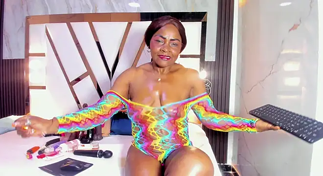 lola hornei online show from November 5, 2025, 11:32 am