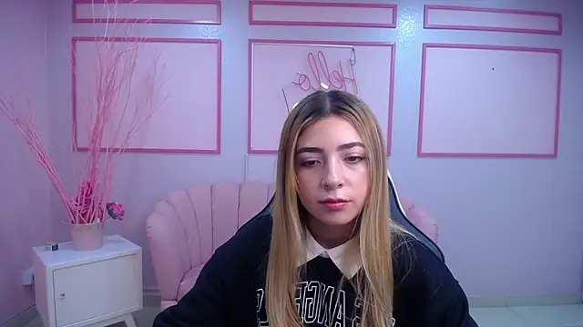 channel blonde a online show from December 13, 2024, 4:38 pm