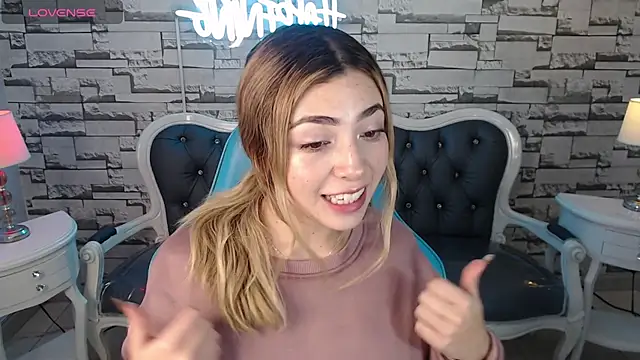 channel blonde a online show from December 15, 2024, 10:39 am