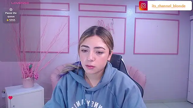 channel blonde a online show from December 20, 2024, 4:57 pm