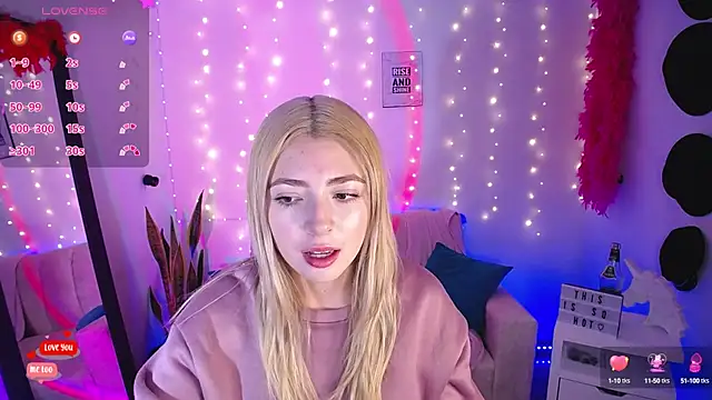 channel blonde a online show from March 19, 2025, 7:49 pm