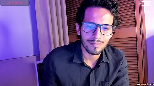 Nicholasrodrii online show from October 10, 2025, 11:37 pm