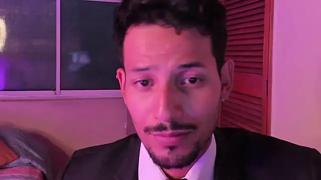 Nicholasrodrii online show from February 6, 2026, 11:30 pm