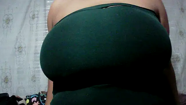 Snapshot of tripplexhoney101 chatting on November 10, 2025, 6:34 am tripplexhoney101 online show from November 10, 2025, 6:34 am