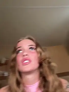 cydneyxox online show from April 13, 2026, 5:18 pm