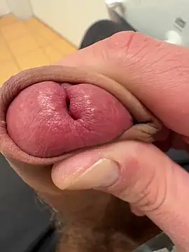 YoungCouple0604 online show from February 18, 2026, 7:10 pm