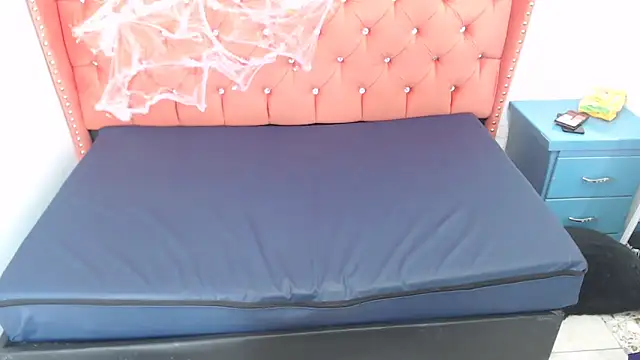 lily jamesx online show from October 9, 2025, 2:04 pm