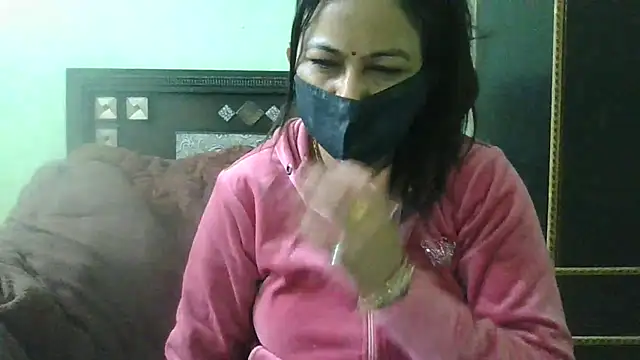 couplesuni online show from February 4, 2025, 4:05 am