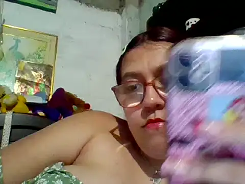 Snapshot of dafne19_ chatting on February 21, 2025, 5:56 am dafne19 online show from February 21, 2025, 5:56 am