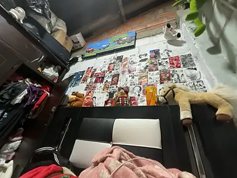 dafne19  online show from April 18, 2026, 4:49 am