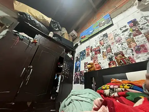 dafne19  online show from April 20, 2026, 5:21 am