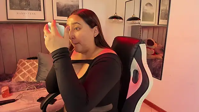 Alaia Cute online show from September 20, 2025, 4:02 am