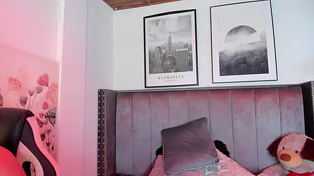 Alaia Cute online show from October 9, 2025, 3:15 am