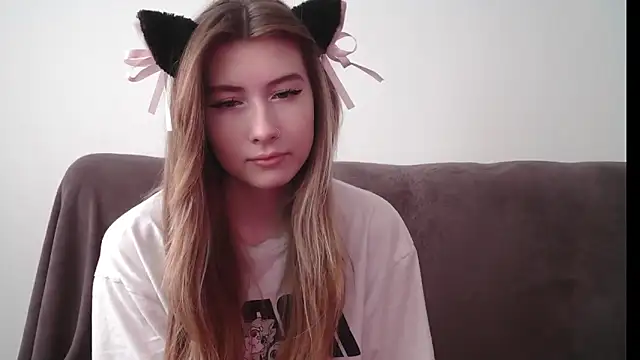 ErikaShyy online show from December 12, 2024, 10:45 am