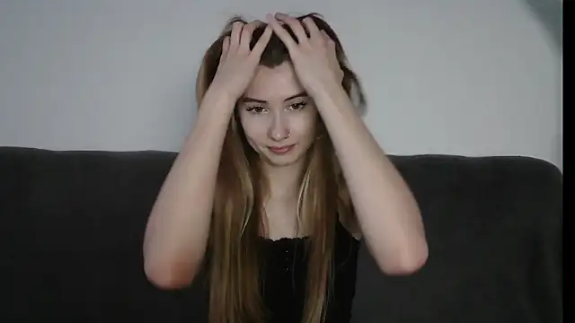 ErikaShyy online show from December 26, 2024, 1:10 pm