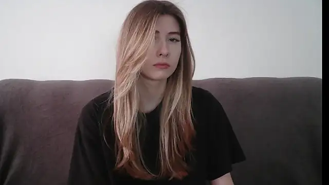 ErikaShyy online show from February 11, 2025, 11:10 am