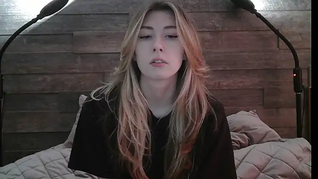 ErikaShyy online show from February 20, 2025, 11:09 am