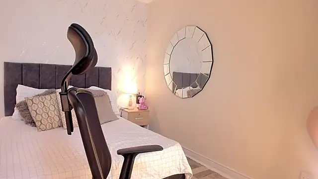 CyntiaAdams online show from September 11, 2025, 3:12 pm