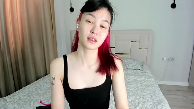 Snapshot of Lola_Peach chatting on June 2, 2026, 4:14 am Lola Peach online show from June 2, 2026, 4:14 am