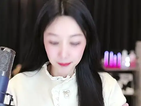 Nuyoah-77 online show from February 12, 2025, 5:58 pm