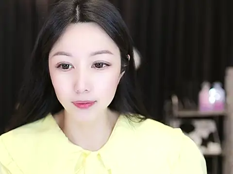 Nuyoah-77 online show from February 19, 2025, 2:12 pm