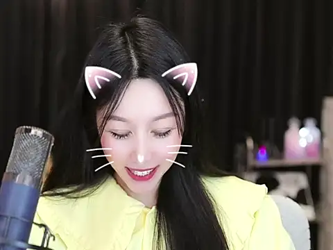 Nuyoah-77 online show from February 26, 2025, 7:05 pm