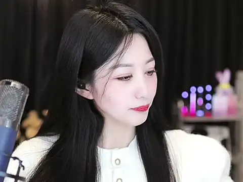 Nuyoah-77 online show from March 2, 2025, 7:02 pm