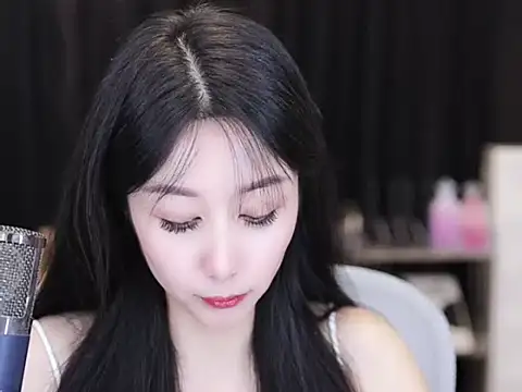 Nuyoah-77 online show from September 13, 2025, 4:18 pm