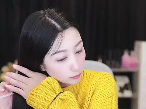 Nuyoah-77 online show from October 18, 2025, 3:13 pm