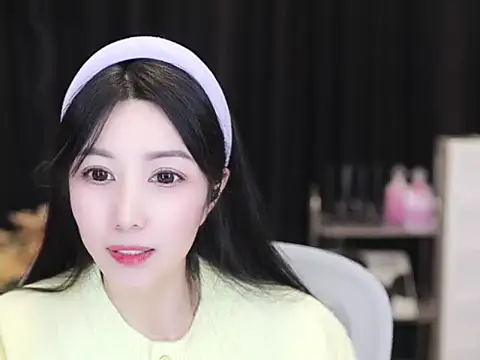 Nuyoah-77 online show from November 5, 2025, 3:56 pm