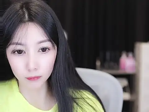 Nuyoah-77 online show from November 16, 2025, 4:23 pm