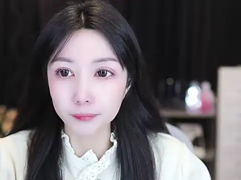 Nuyoah-77 online show from December 19, 2025, 1:40 pm