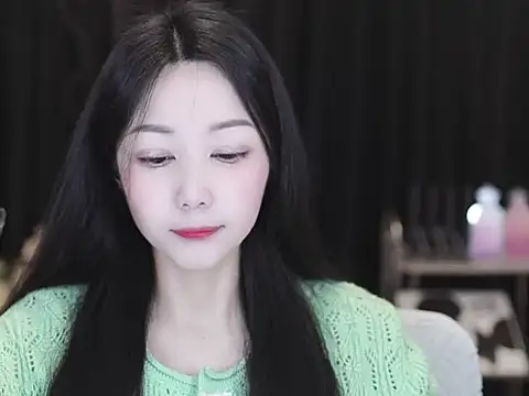 Nuyoah-77 online show from March 25, 2026, 5:24 am