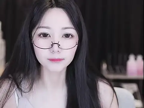 Nuyoah-77 online show from April 21, 2026, 5:36 am